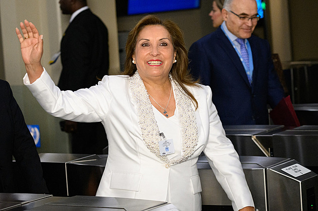 V bouřícím Peru odvolali nenáviděnou prezidentku. Dráždila aférami i plastikou