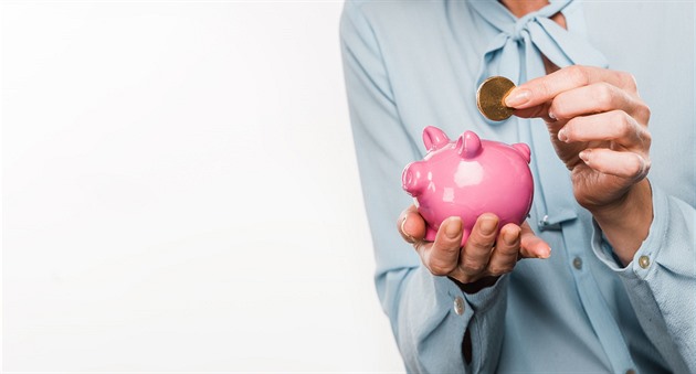 Češi spoří dětem konzervativně, pětina rodičů neodkládá nic, zjistil průzkum