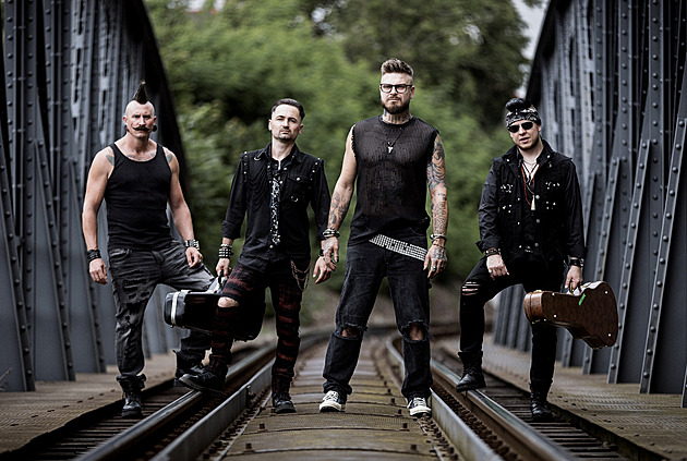 RECENZE: Chytla mě za hlemýždě. Rybičky 48 vytahují humory stylu Maxim Turbulenc