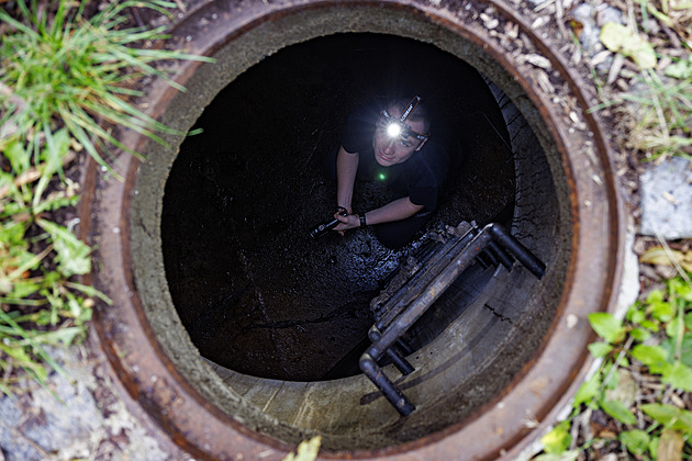 Bez „smradometru“ se neobejde. Mladík prolézá brněnské kanály, má tisíce sledujících