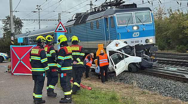 Na Plzeňsku se střetl vlak s autem na přejezdu, trať do Mnichova stála