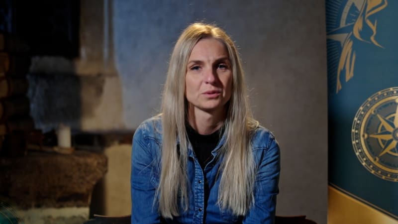 Jak snadno se necháme oklamat? Mia ve Zrádcích odhaluje temnou stránku lidské důvěřivosti