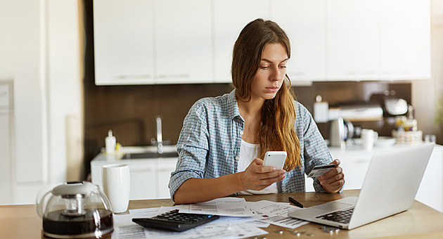 Dvě třetiny mladých Čechů by bez příjmu vydržely jen tři měsíce, ukázal průzkum