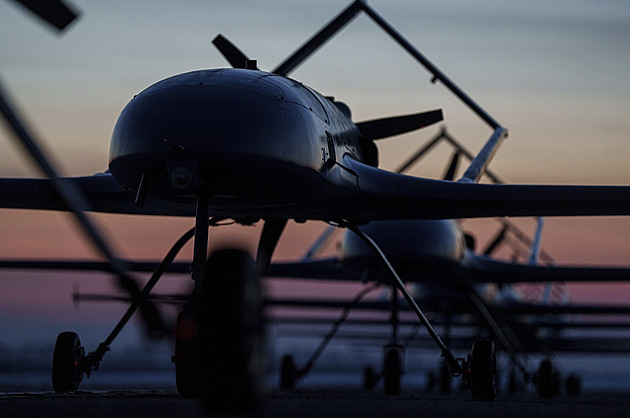 Ukrajinské drony útočí už třetí den na Moskvu. Rusko tvrdí, že jich sto sestřelilo