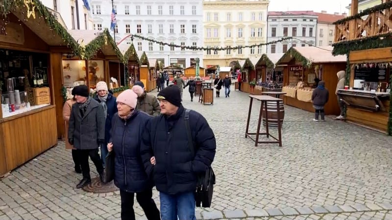 Kouzlo českých Vánoc ožívá: Na náměstích už voní svařák. Kam vyrazit za sváteční atmosférou?
