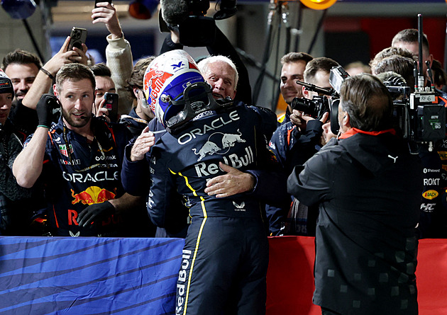 Mohl jsem jet ještě rychleji, říká Verstappen. Náhle má na dráze převahu