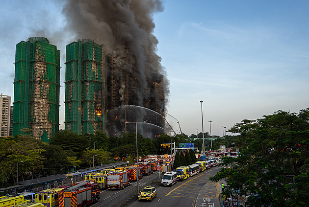 Tragická bilance požáru v Hongkongu: mrtvých je už 94, dvě stovky se pohřešují