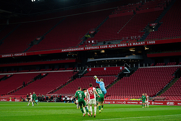Ajax zvládl dohrávaný duel, v neděli se zápas přerušil kvůli pyru. Jaroš udržel nulu