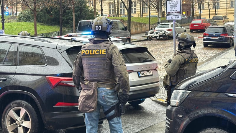 Manévry zásahové jednotky na pražském Žižkově: Žák místní školy hlásil střelbu