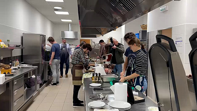 Křepelčí vejce či holubí maso. Studenti pekli paštiky ze šlechtických hostin