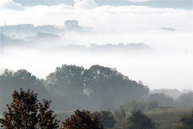 Týden budou provázet mlhy a nízké teploty. Místy hrozí i námraza