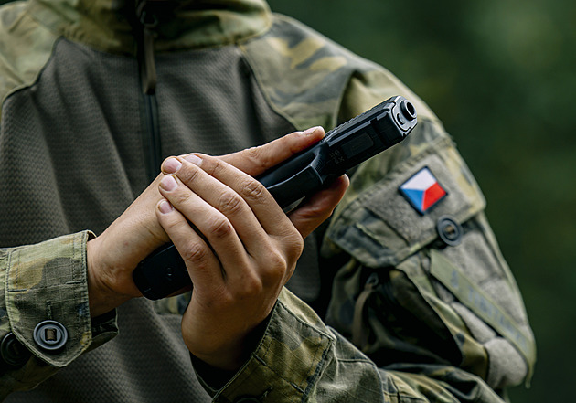 S administrativními odvody do armády souhlasí více než polovina Čechů