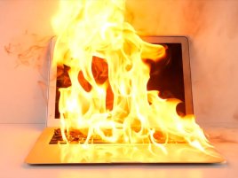 Elektřina mizí dřív, než ji stihneme využít. A právě tohle se začíná řešit