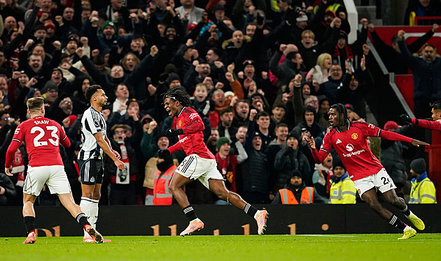 Manchester United zdolal Newcastle. Výhru trefil parádním volejem Dorgu
