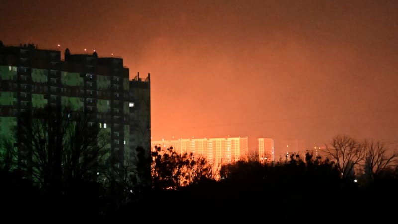 Série silných výbuchů v Kyjevě: Obrana je v pohotovosti. Zůstaňte v krytech, vyzývá Kličko