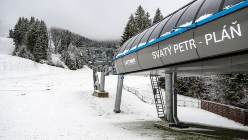 Děsivý nález ve Špindlerově Mlýně: Nedaleko lyžařů svědek nalezl mrtvého muže