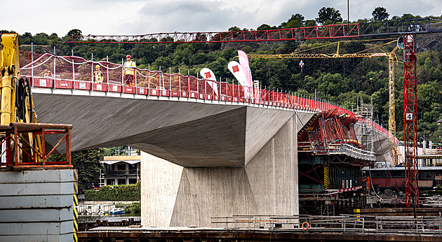 Kdy bude otevřen Dvorecký most? Konkrétní datum ještě není, ale přibližné ano