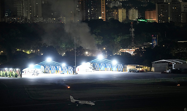 Venezuelskou metropolí Caracasem otřásly výbuchy, část města je bez elektřiny