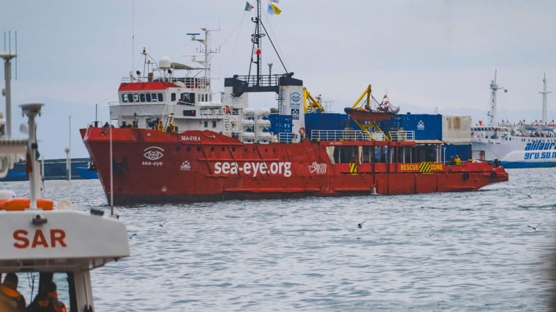 Novoroční nehoda lodě u Gambie: Zemřely desítky lidí, spousta dalších je patrně také po smrti