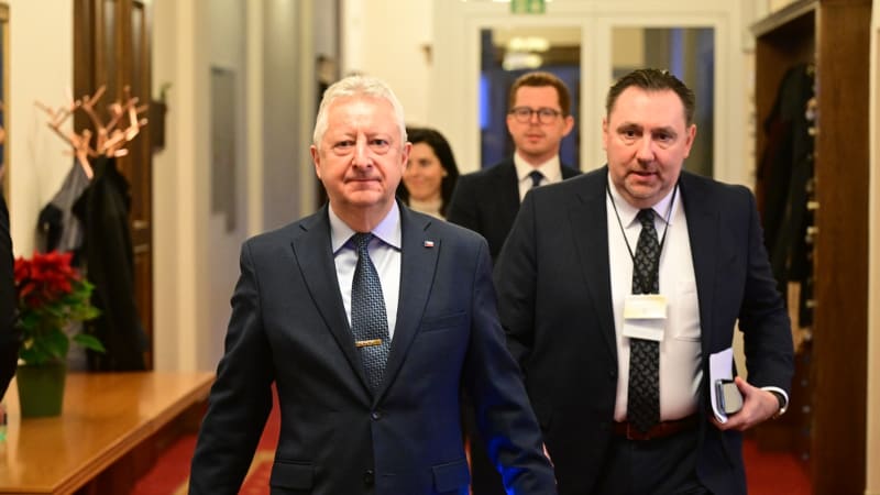 Zůna znovu označil Rusko za agresora. Snad mu v SPD nedají domácí vězení, glosuje opozice