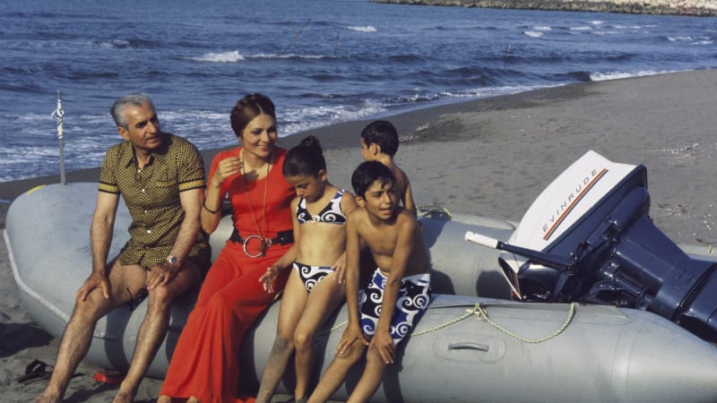 Ženy v bikinách i spojenectví s USA. Jaký byl Írán před islámskou revolucí a proč nastala?
