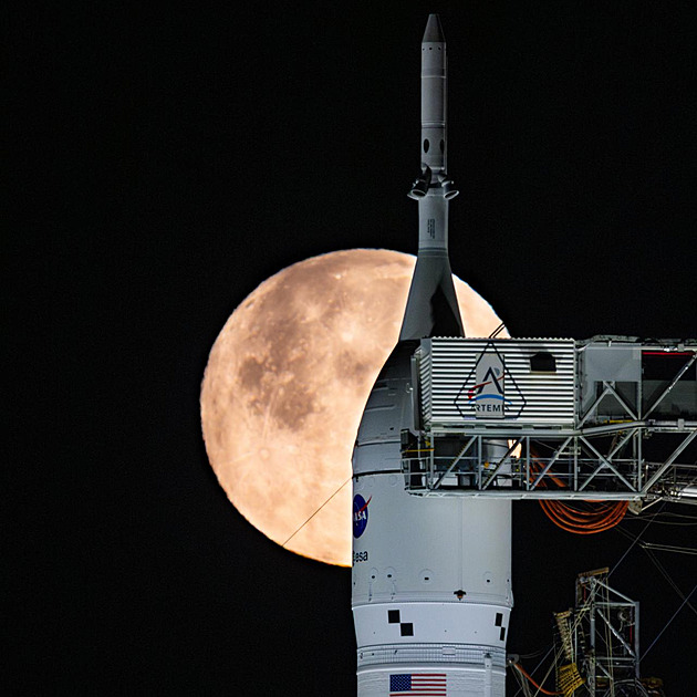 Únik kapalného vodíku odsouvá misi, při níž poletí posádka k Měsíci