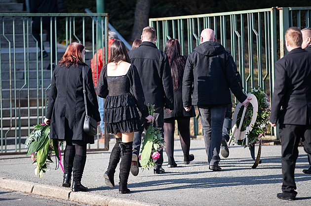 V Šumperku se loučí se zavražděnou taxikářkou, kolegové jí vzdají hold