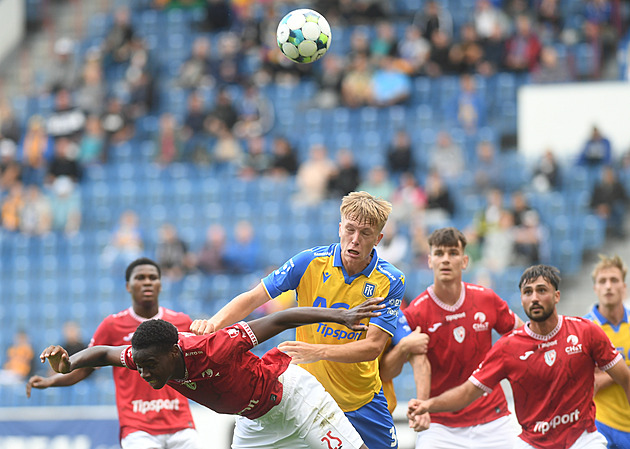 ONLINE: Pardubice - Teplice 0:1, boj o prostřední skupinu, Bílek dává penaltu