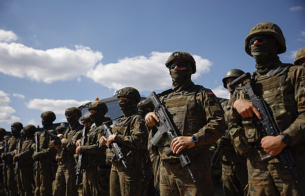 Polský rozkol v otázce zbrojení. Půjčku EU využijeme i přes veto prezidenta, řekl Tusk