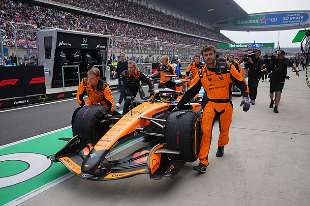 Kdo si to užívá, nerozumí F1. Verstappena vytáčí nová éra, McLaren vstřebává fiasko