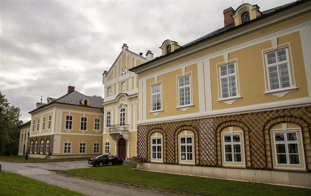 Tady se setká Babiš s Ficem. Přípravy v Nové Horce začínají, svíčkovou uvaří studenti