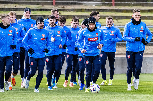 V záloze Souček s Červem i další změny. Čtenáři by proti Dánům vynechali Chorého