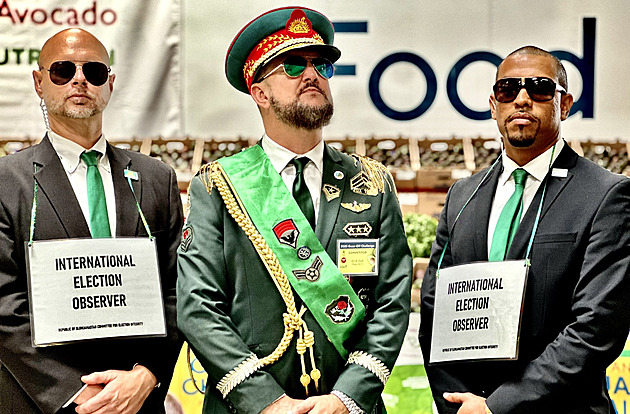 Diktatura v Kalifornii. Založil si vlastní stát, kroksy tvrdě trestá