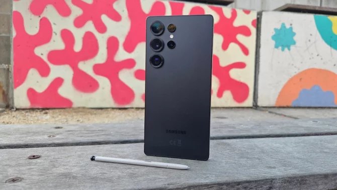 Vlajkové trio Samsungu se možná rozroste, dorazit má nový model Pro. Co vše nabídne?