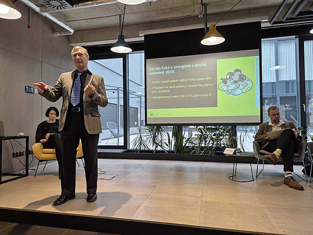 Domácnosti si přes zimu přitopily. S válkou se ale vrátila energetická nervozita