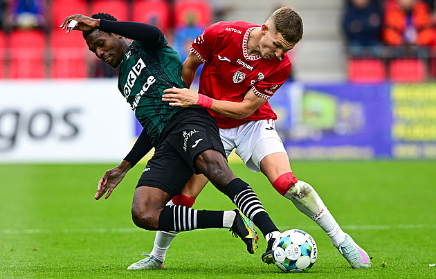ONLINE: Karviná - Pardubice 0:1, Patrák otevírá skóre úvodního zápas o umístění