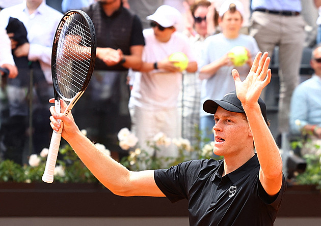Sinner v Římě překonal Djokovičův rekord neporazitelnosti. Postupuje i Siniaková