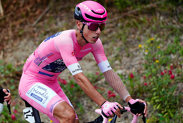 Giro ONLINE: Peloton míří k obávanému Blockhausu. Únik má stále velký náskok