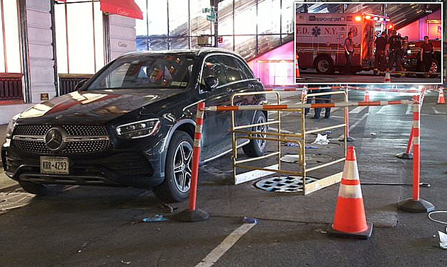 Kanál bez poklopu na Manhattanu byl ženě osudný, po třímetrovém pádu zemřela