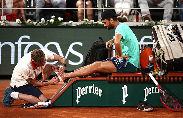 Tenista Macháč má trhlinu v noze. Rád by stihl travnatou sezonu a Wimbledon