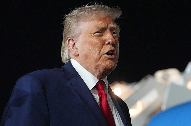Írán zdržuje, zvažuji údery na elektrárny a mosty, sláva Alláhovi, napsal Trump