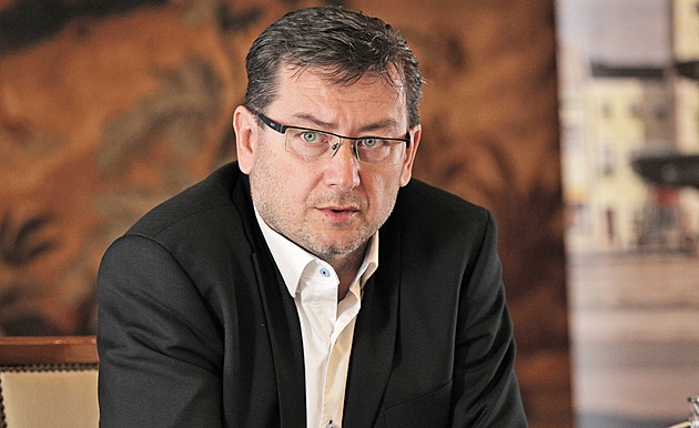 Primátora Karviné hledá policie, kvůli fotbalové korupční kauze mu hrozí vazba