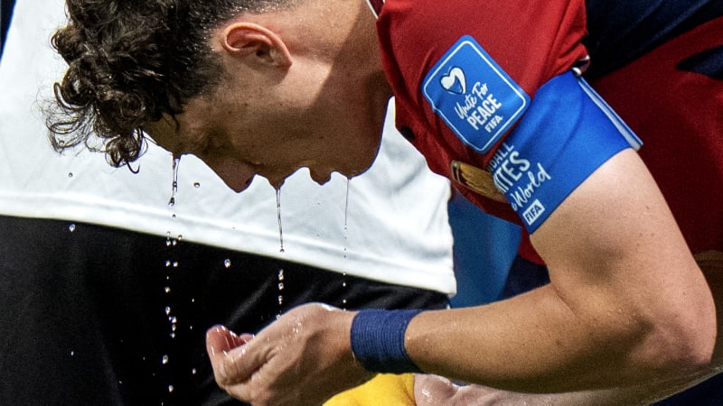 MS ve fotbale ON-LINE: Krejčí vzbudil dohady. Jestli trénují Češi moc, řeší i Nedvěd