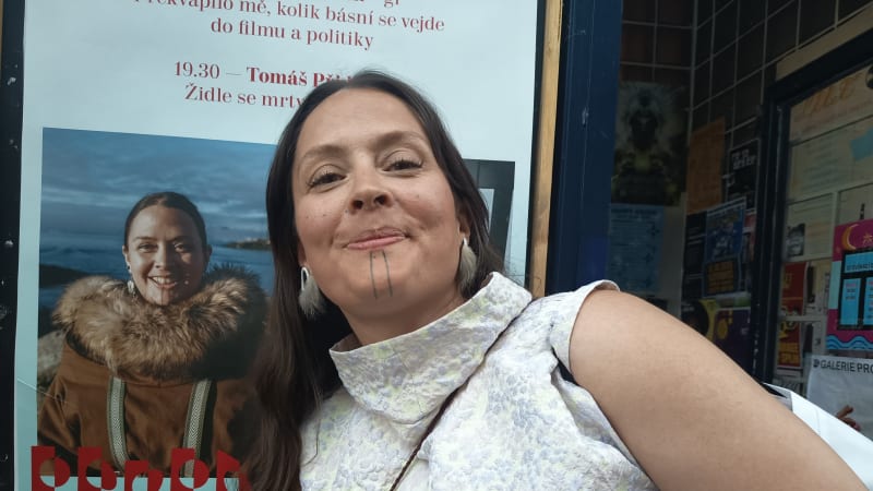 Grónské elity diskutují v Česku: Trumpova invaze už možná začala. Ostrov obsazují těžaři ropy