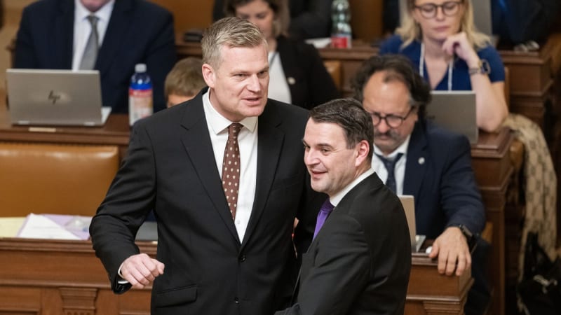 Naprosto dospělý přístup, říká Macinka k chování Turka po nehodě. Lidové soudy odmítá