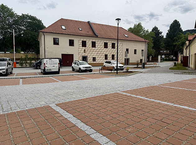 Rekonstrukci dokončili pozdě. Proč radnice nechce miliony za prodlení?
