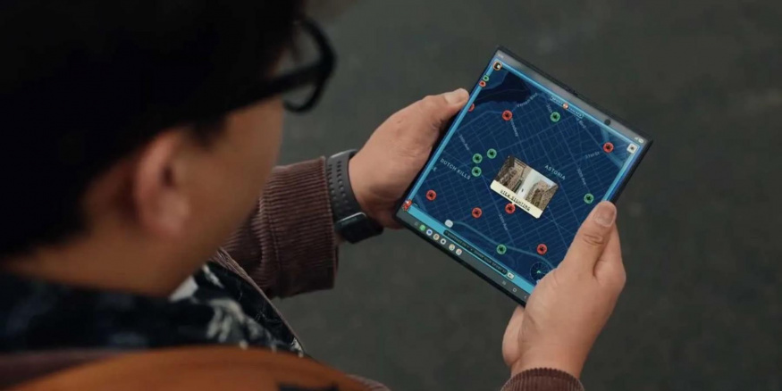 Galaxy Z Fold 8 se nečekaně objevil v traileru na nového Spider-Mana