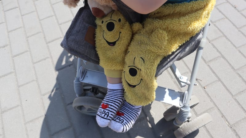 Motorkář srazil kočárek na přechodu. Na červenou objížděl kolonu, od nehody v České Lípě ujel