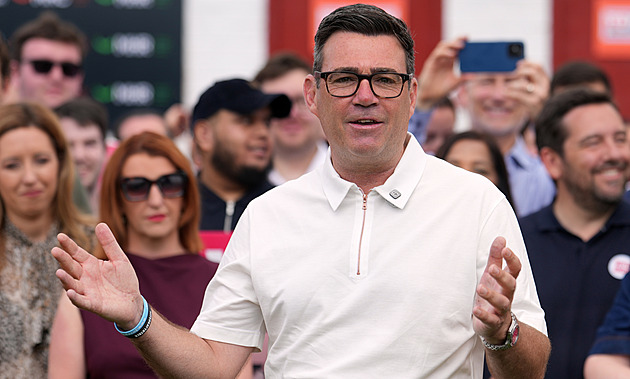 Burnham je novým lídrem labouristů, v premiérské funkci vystřídá Starmera