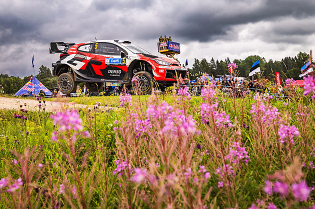 První triumf ve velkém stylu. Pajari stvrdil na Estonské rallye dominanci a slaví